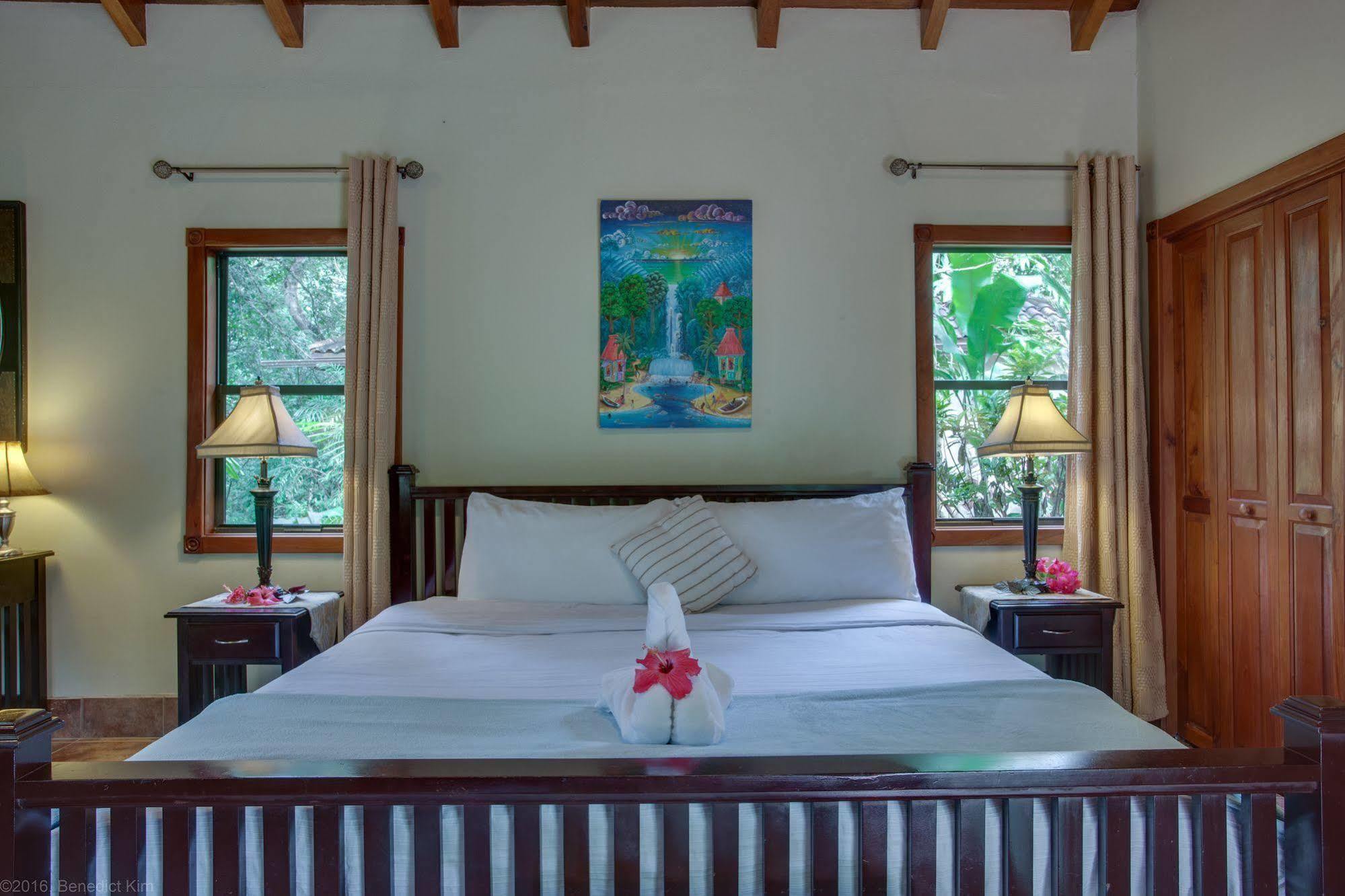 Mystic River Resort San Ignacio Eksteriør billede