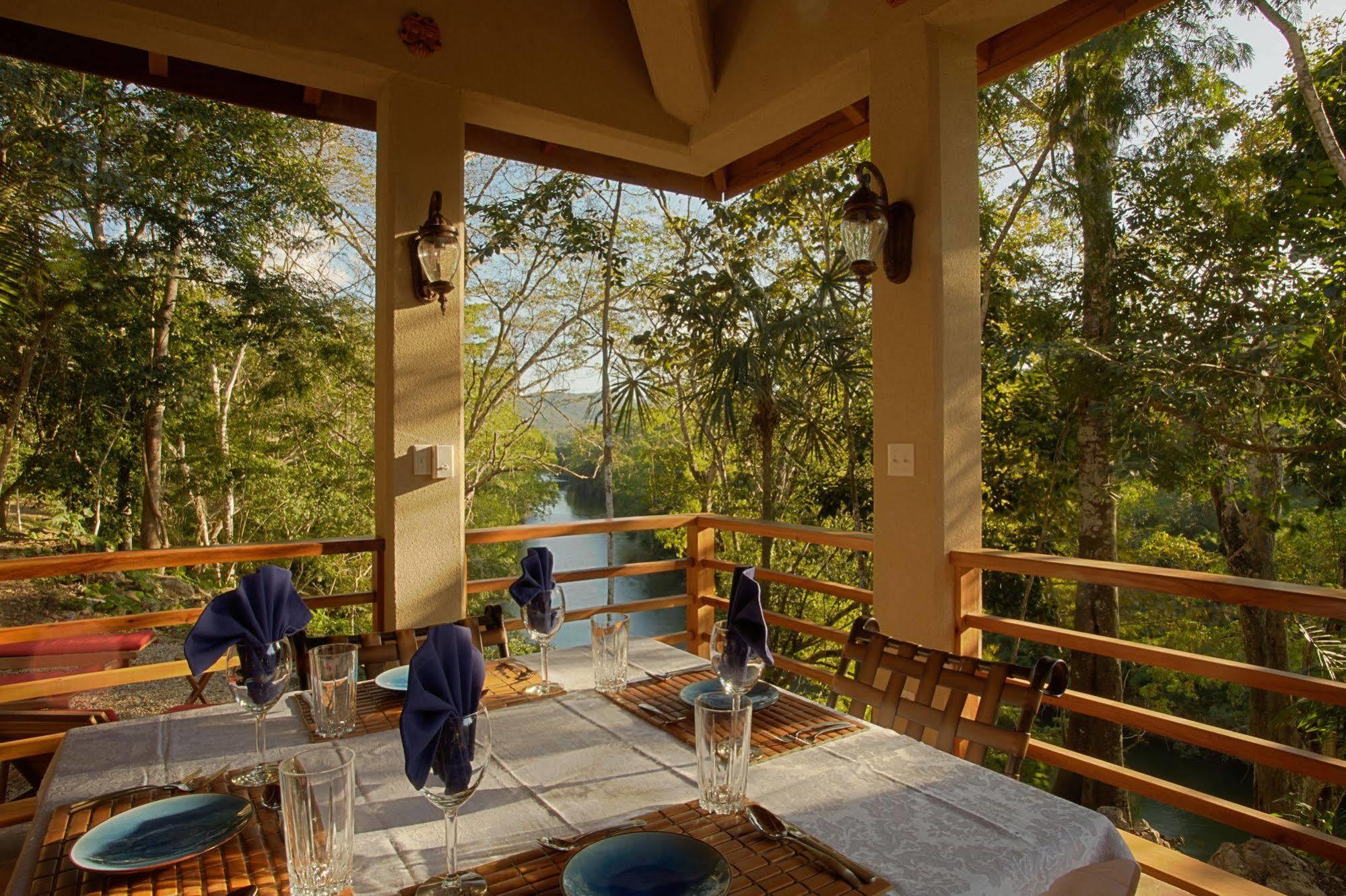 Mystic River Resort San Ignacio Eksteriør billede